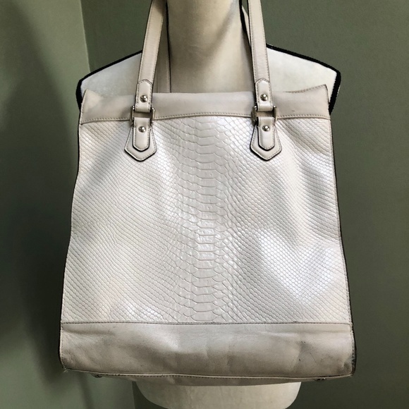 White Coach purse with snakeskin like detail - Picture 6 of 10